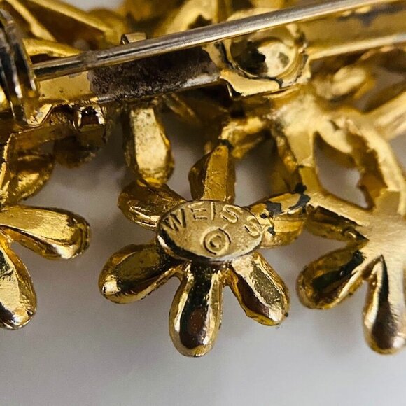 Vintage Weiss Enamel Daisy Flower Brooch and Matching Clip On Earrings Set - Picture 4 of 4